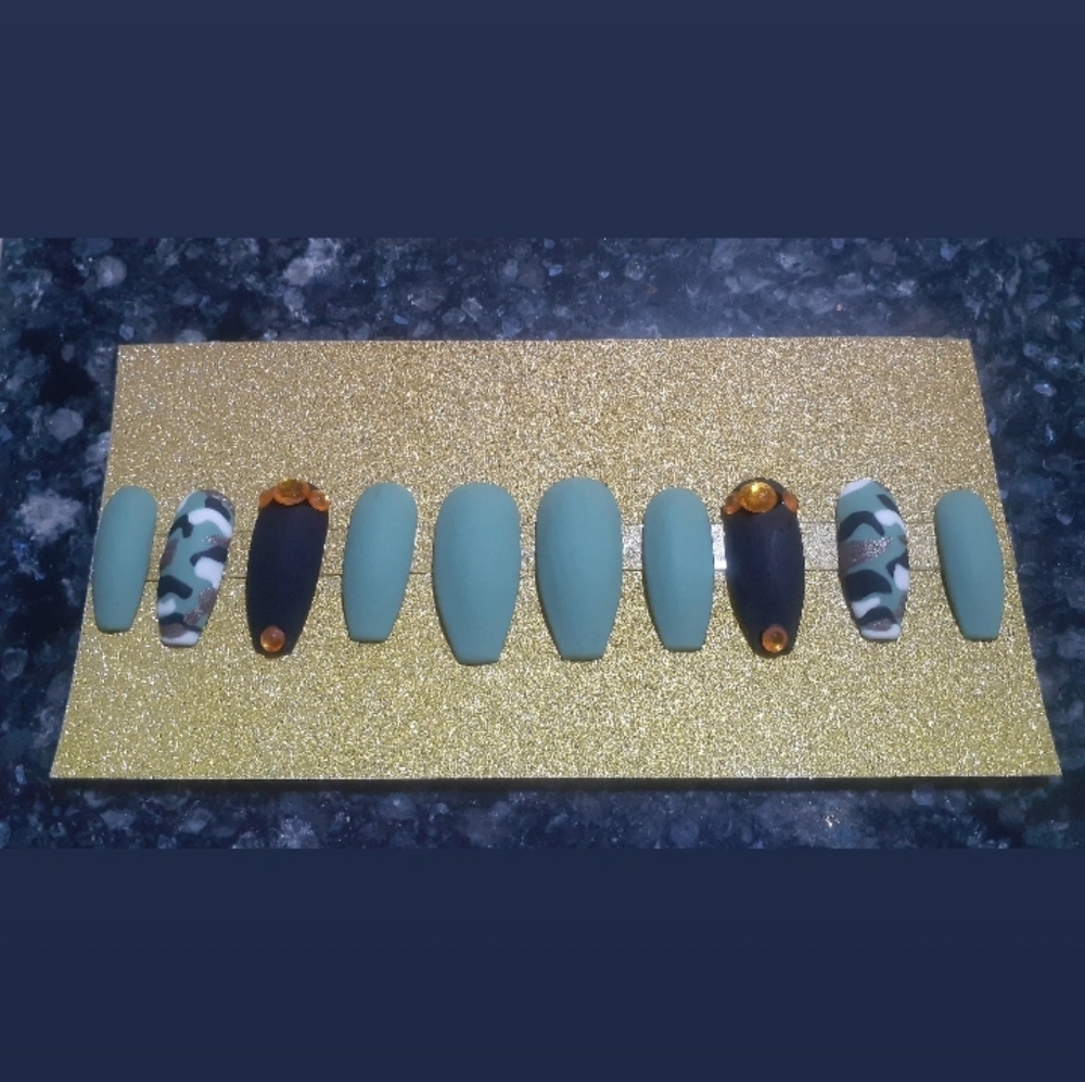 Army Bliss Press on Nails